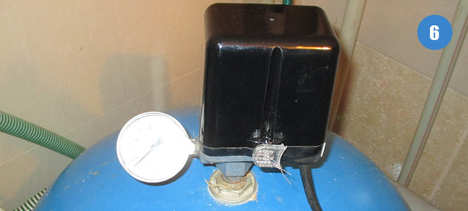 фотография гидробака расположенного в скважинном кессоне