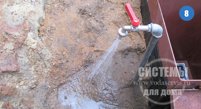 пробный пуск собранной системы подачи воды от скважины в деревне Райсеменовское
